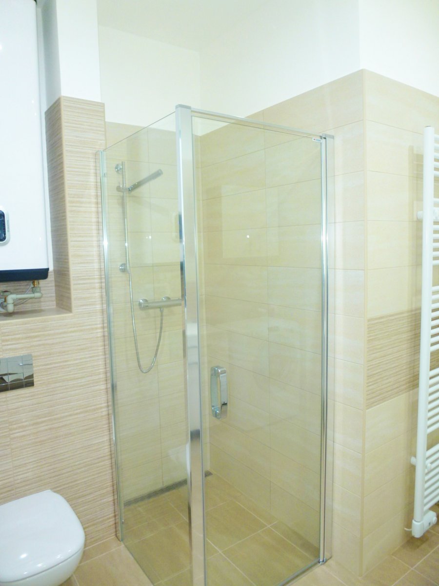 Sprchové dveře Ronal Swing Line SL 1800 a boční stěna SLT1 800 | Koupelny-svitavy.cz